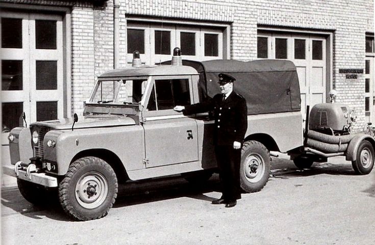 Land Rover 109 Country